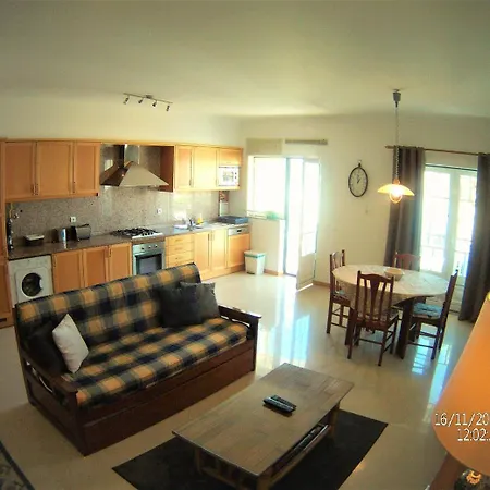 Bicos * Αλμπουφέιρα